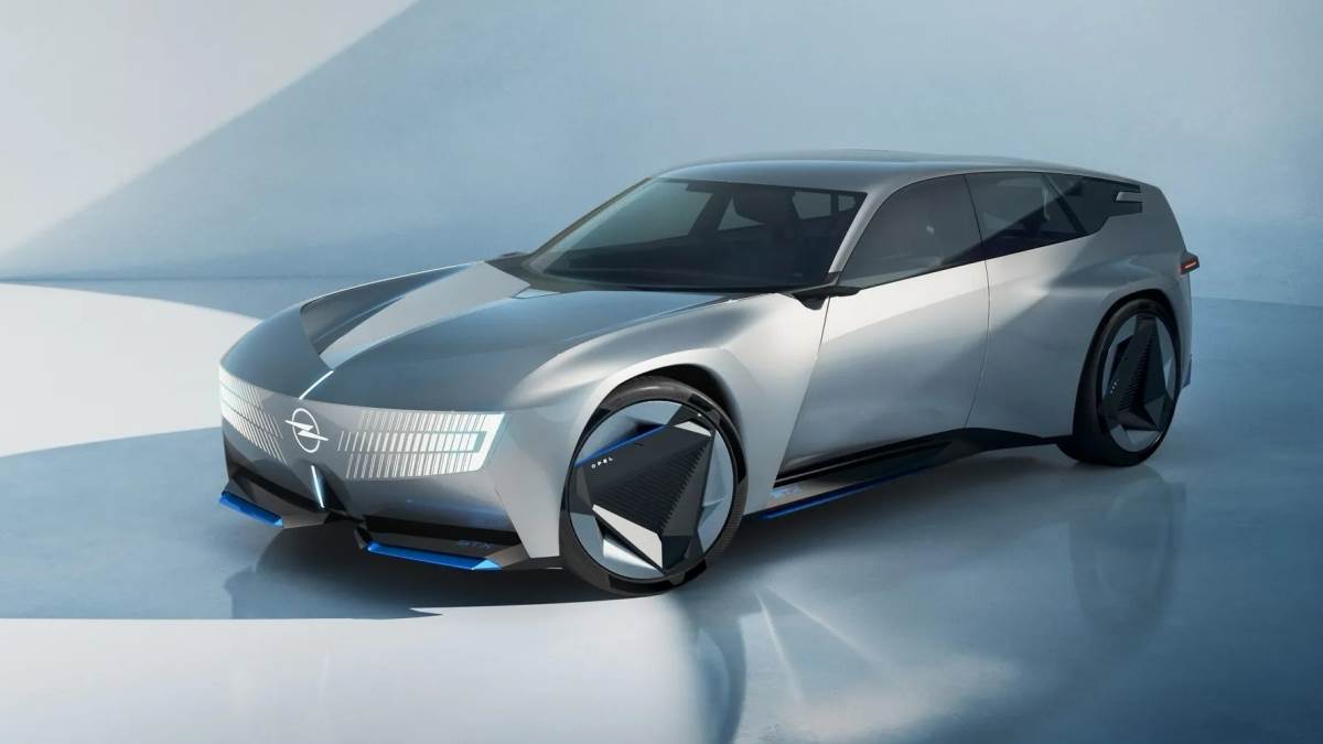 雖然STX Concept是純電架構,但歐寶依舊給予了這輛車修長的引擎蓋設計。(圖/歐寶提供)