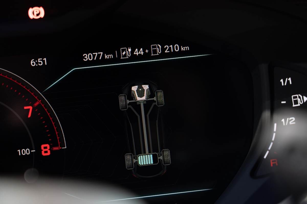 在純電模式下,Urus SE Performante有著60公里的續航。(圖/林昱丞攝影)