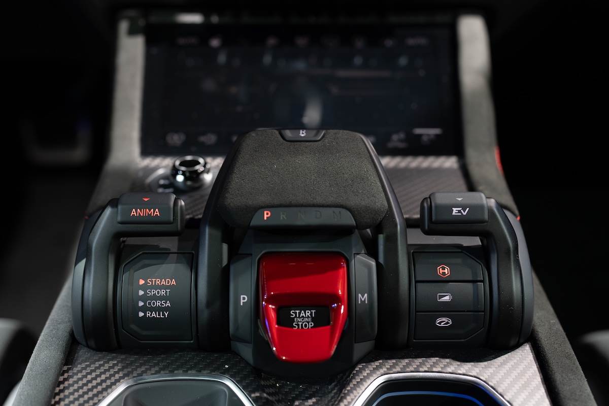 Urus SE Performante加入專屬調校的「Rally拉力」越野模式。(圖/林昱丞攝影)