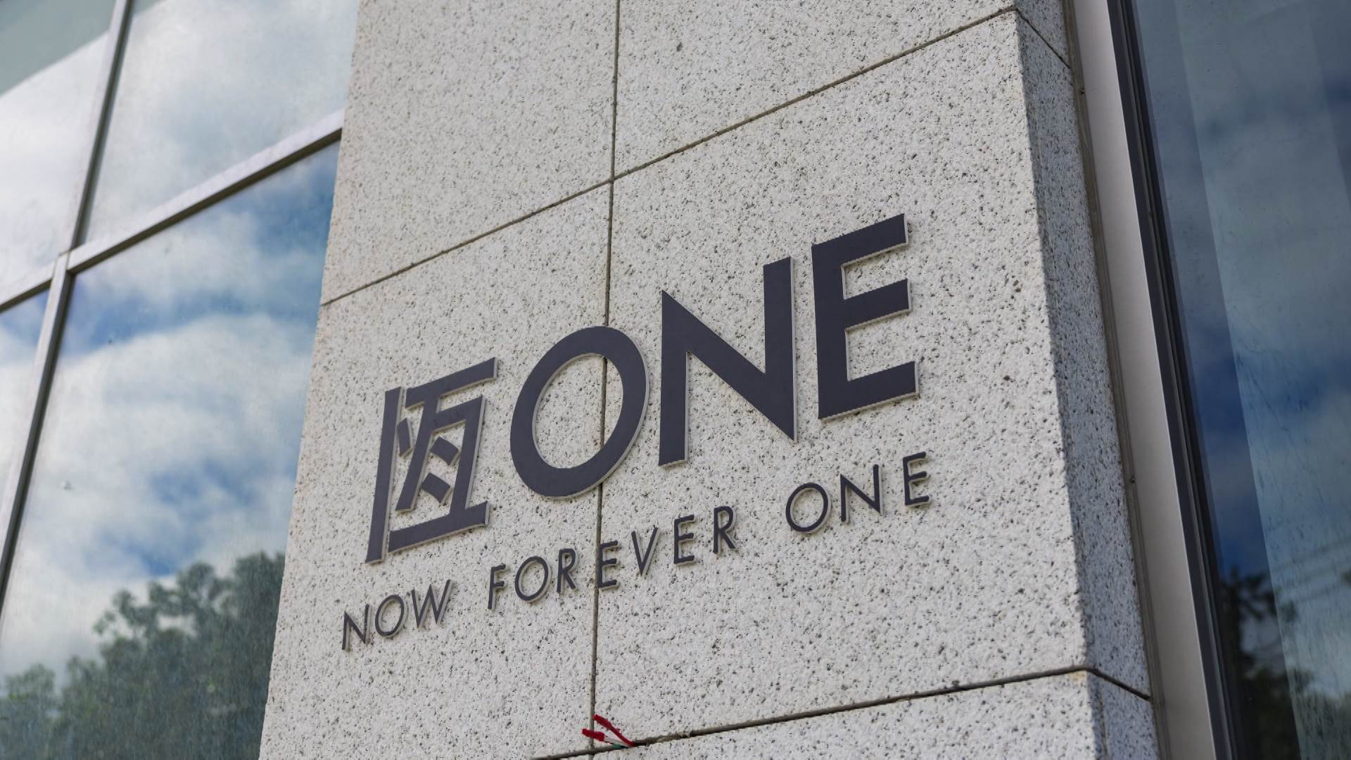 水岸商辦「恆ONE」主打ESG永續概念，設有空中陽台、健身房等設施。（圖／東森新聞）