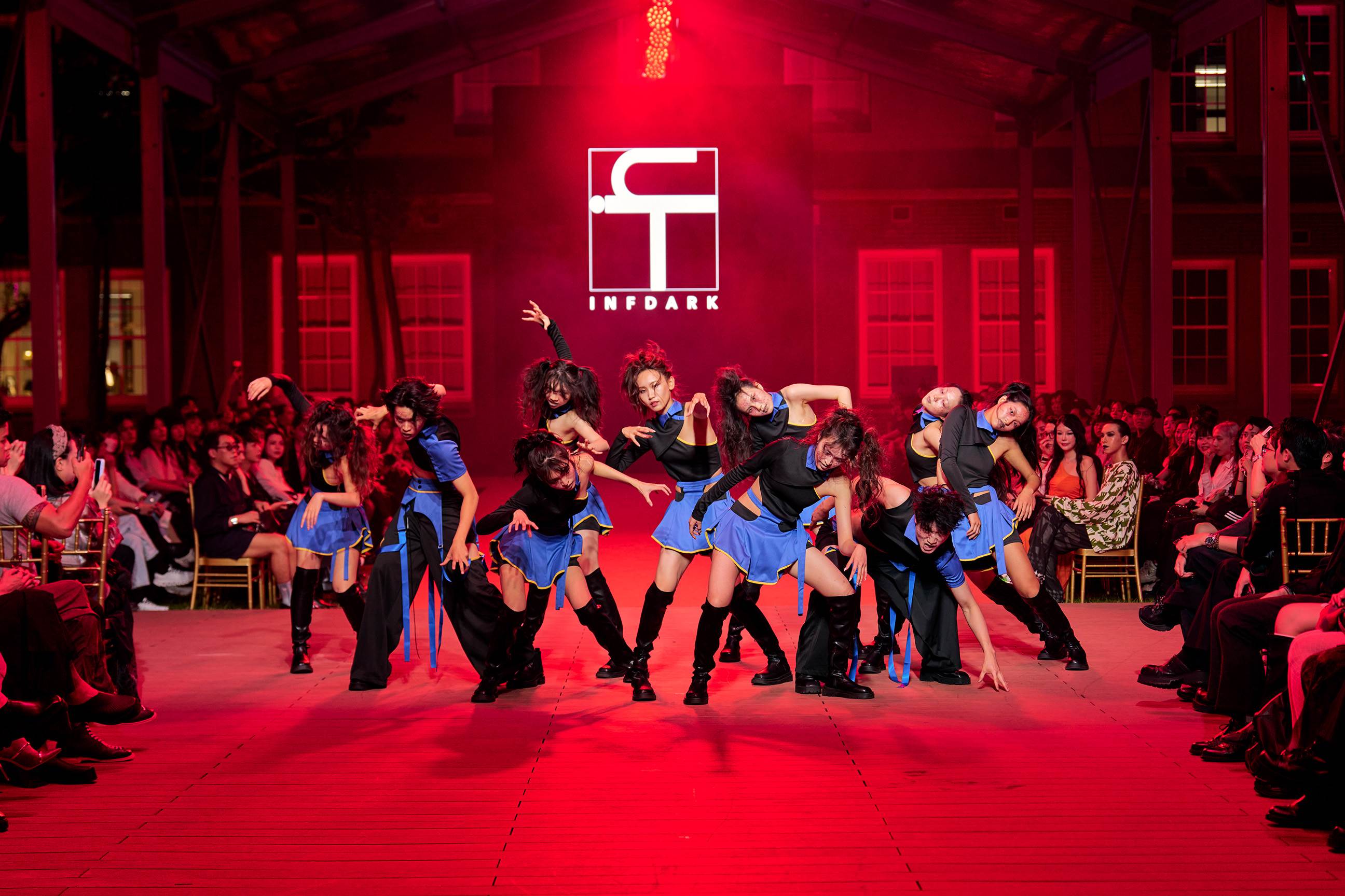 POWER ME 伴隨經典歌曲〈Thriller〉熱舞,化身吸血鬼大軍點燃臺北時裝週秀場氣氛。(圖/風暴國際 提供)