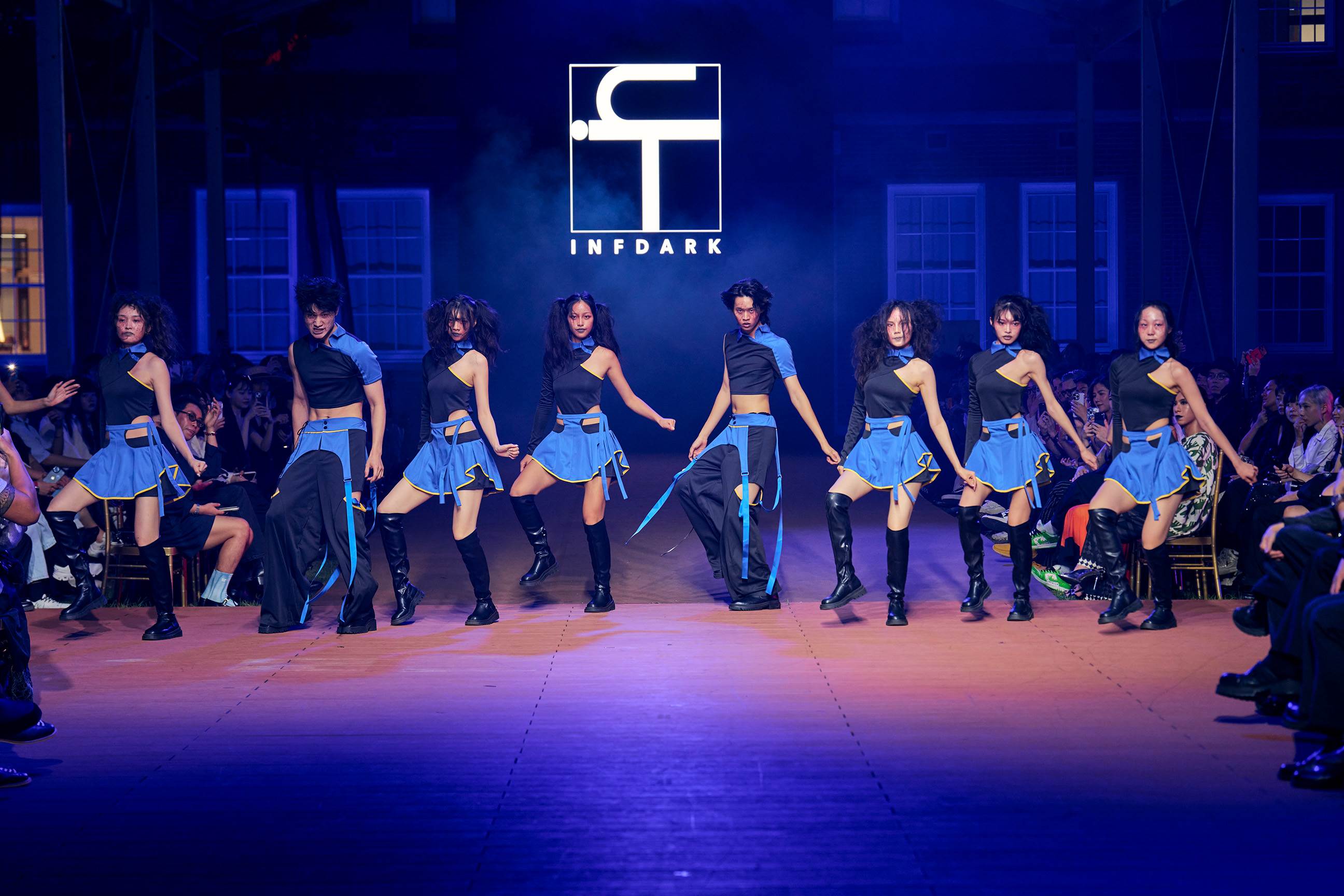 POWER ME 以「全員模特舞蹈」形式打破傳統 Runway 框架,於伸展台上展現高難度舞蹈演出。(圖/風暴國際 提供)