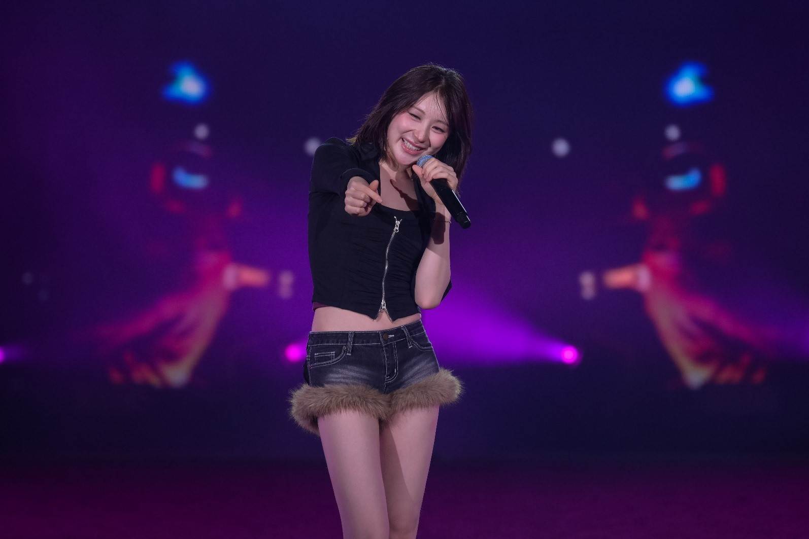 李彩演登台熱舞，以輕盈優雅的「羽毛般」舞姿與精采演出震撼全場樂迷。（圖／花蓮縣政府原民處）