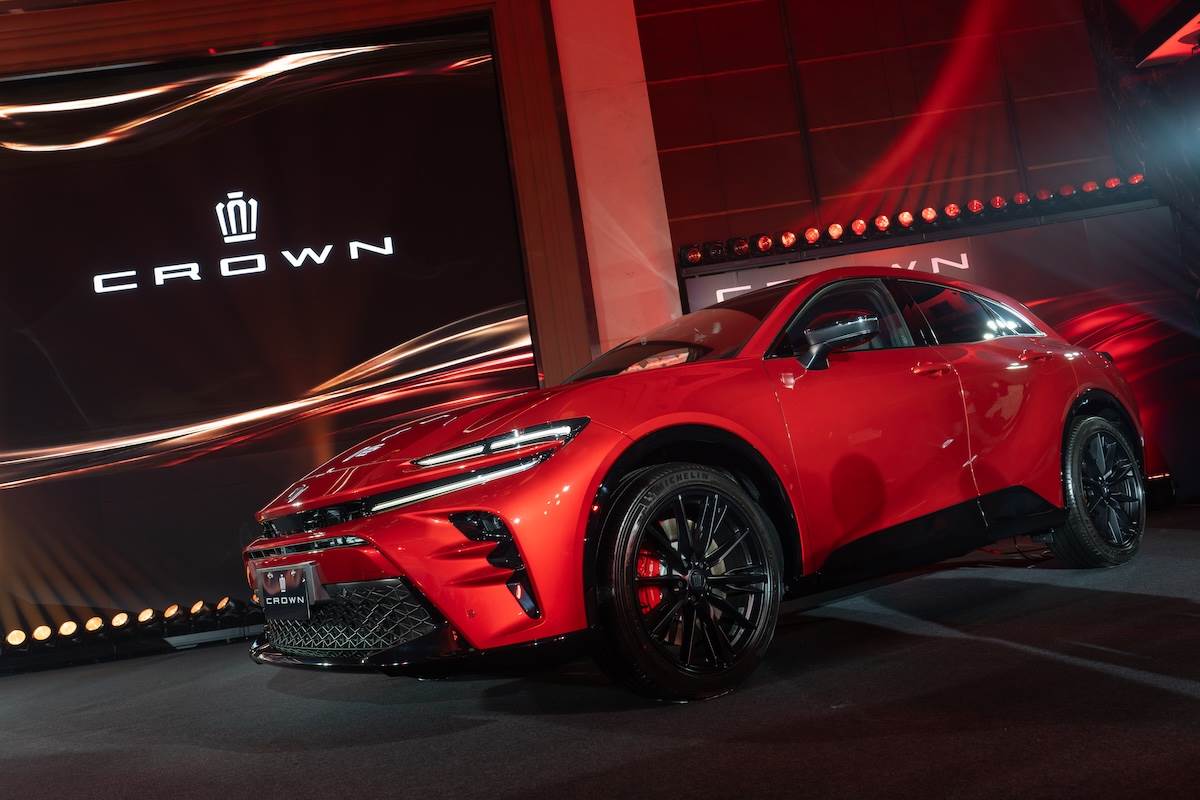 CROWN SPORT採用低重心車身比例、斜背輪廓與後輪拱設計，呈現跑旅車型的外觀風格。（圖／林昱丞攝影）