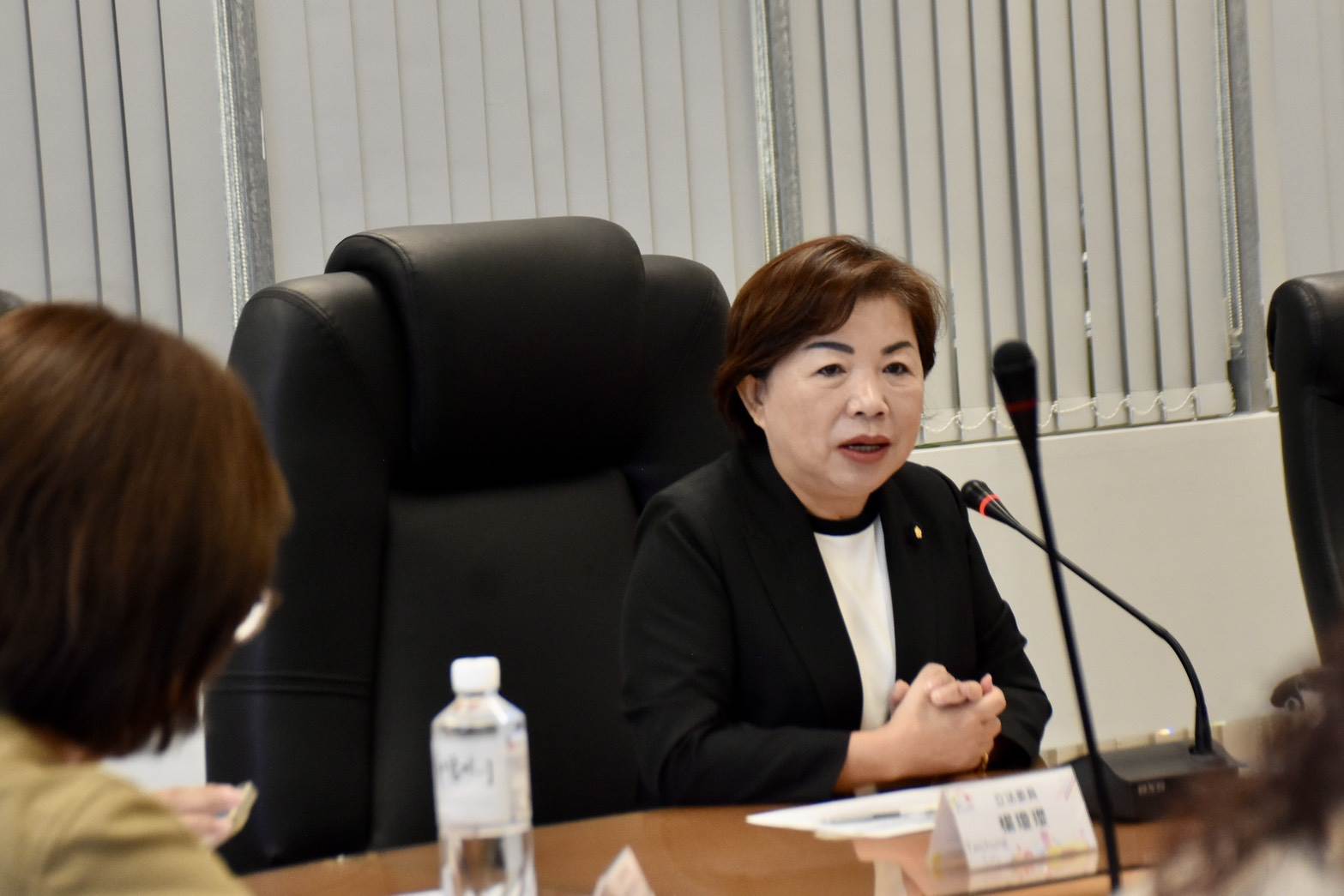 立委楊瓊瓔主持研商會議致詞，協助協調中央各部會資源，加速促成中部無人機試飛基地落腳台中。（圖／台中市政府經發局 提供）