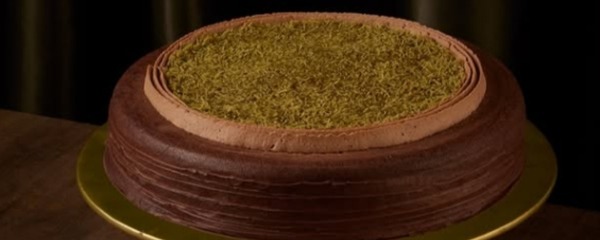 杜拜巧克力千層蛋糕引爆代排與轉賣亂象，你怎麼看？