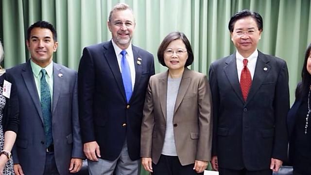 「五星旗飄揚」 蔡英文臉書留言衝爆