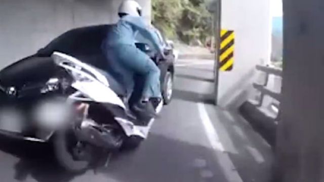 超危險!議員成三寶?盲彎還逆向超車