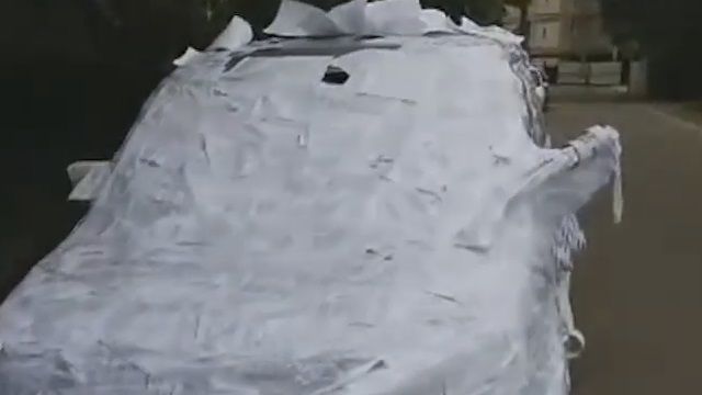 壽星不覺得好笑  論文將車貼成木乃伊