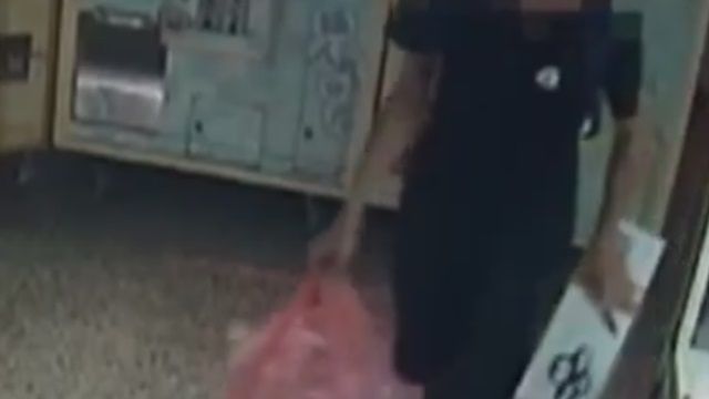 ​好想要空拍機  我勒~破壞娃娃機偷四台