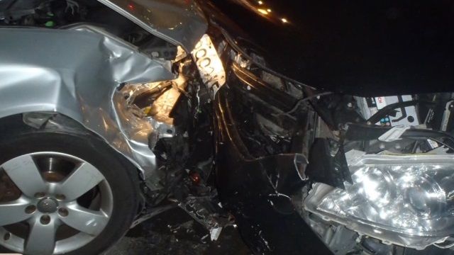 煞車失靈！轎車逆向撞3車 氣簾爆開保命