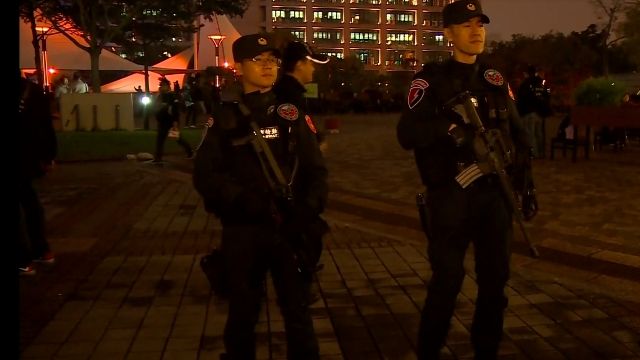 跨年維安忙翻了 偵爆犬不放過任何角落