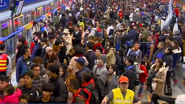 散場擠爆！ 北捷總運量達308.2萬人次