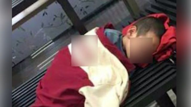 小孩超商熟睡等父親 店員舉動揪肝心