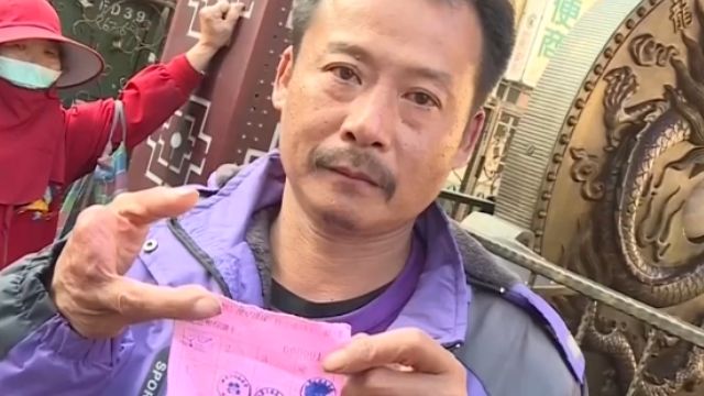 紫南宮發猴年錢母 「露宿12天」搶到頭香