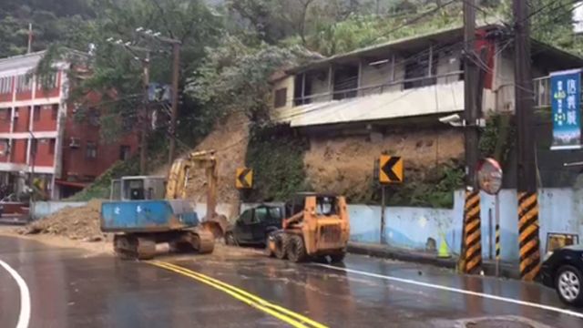 基隆連夜大雨 安一路落石危險