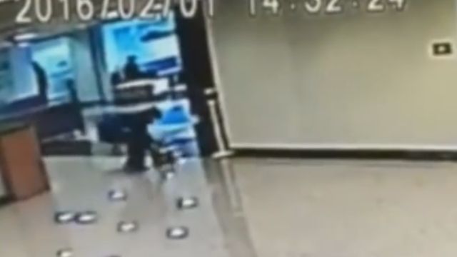 誇張！ 找嘸收件者 快遞怒摔包裹逾十次