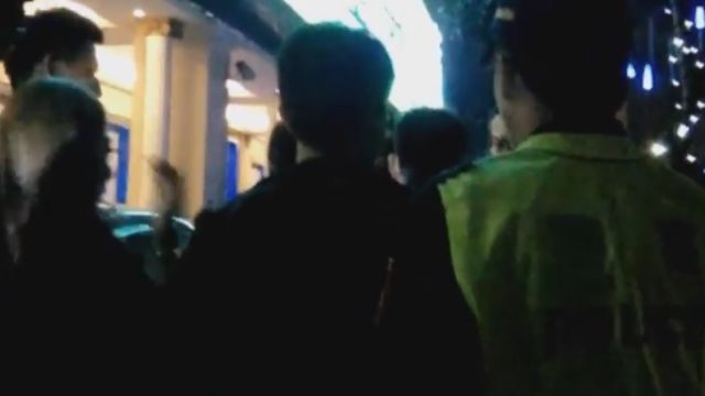 扯！  舞廳醉客街頭大鬧 趁亂險偷開警車