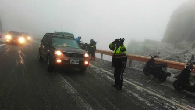 又降雪！合歡山零下3.3度 路面結冰3摔車