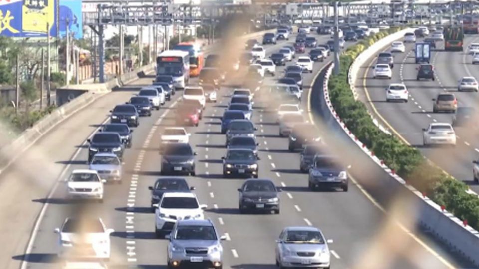 百萬車潮鋪一條回家路!國道今湧295萬輛車次