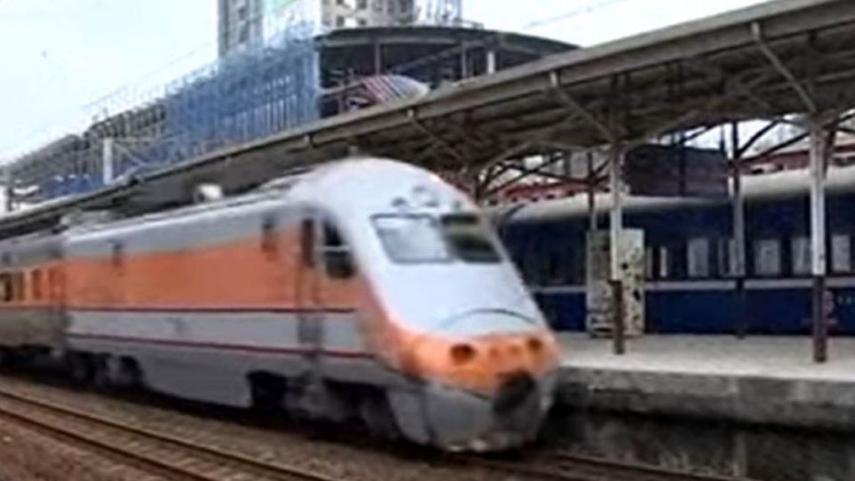 雙鐵都延誤!台鐵轉轍器異常 影響24列車