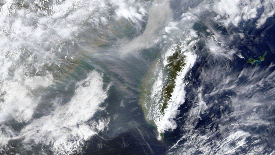 挾帶雷雨胞北移!下午雨神雷公降臨這些地方