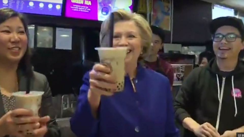 【影片】「珍奶乾杯」!希拉蕊初嚐一口驚喜連4讚