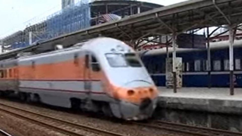 趕快回家抱媽媽!台鐵母親節加開97班列車