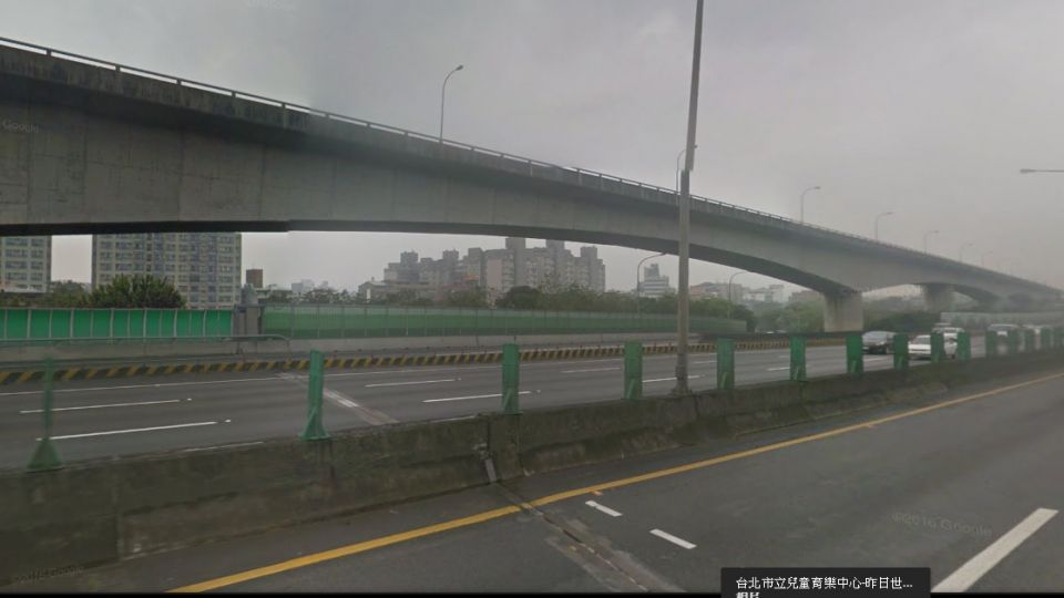 國一圓山段連環車禍 四車連撞3人急送醫