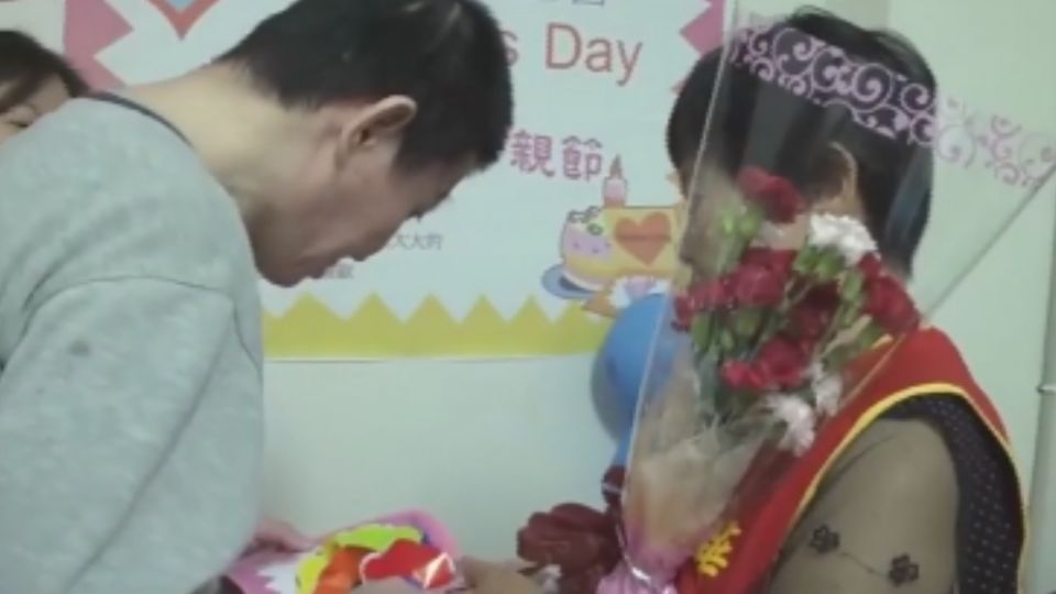 感動！ 植物人兒奇蹟甦醒 送卡片和媽媽相見歡