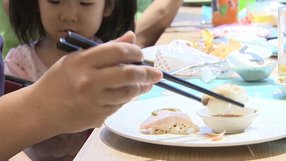 握壽司正確吃法？ 魚肉向下只沾醬油