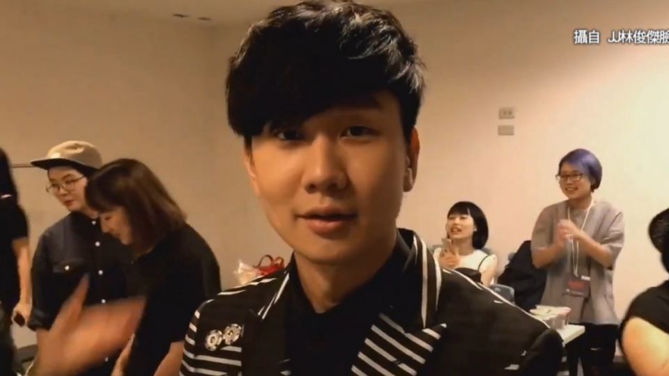 林俊傑創新曲 頒獎後台找大咖「嗚」著唱