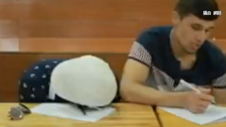 ​周董「含滷蛋」唱中文 外生考聽力崩潰