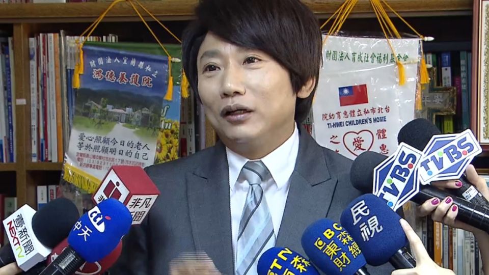 ​女造型師控半哄半騙上床 秦偉：我道歉