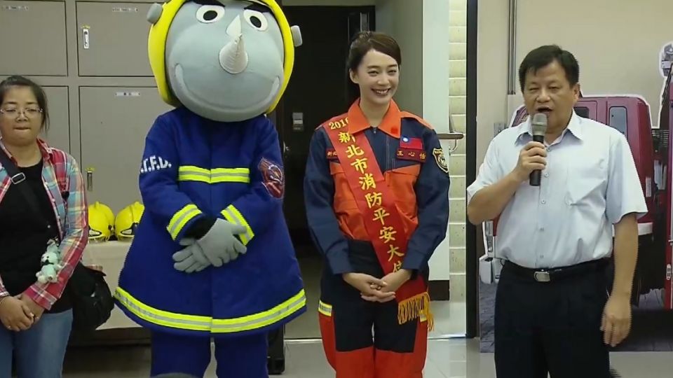 王心恬任消防大使 甜姐兒體驗救難工作
