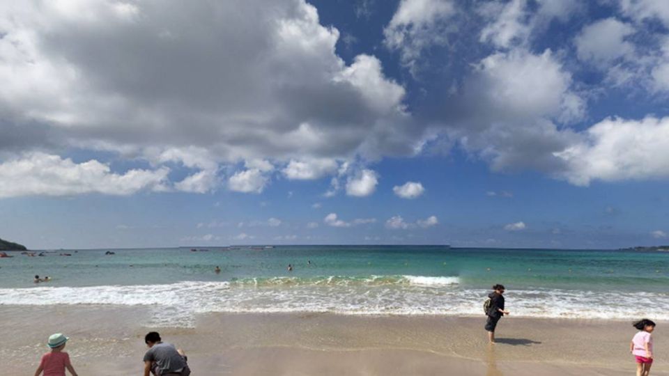 好癢！墾丁南灣傳汙染 遊客海邊戲水「抓不停」！