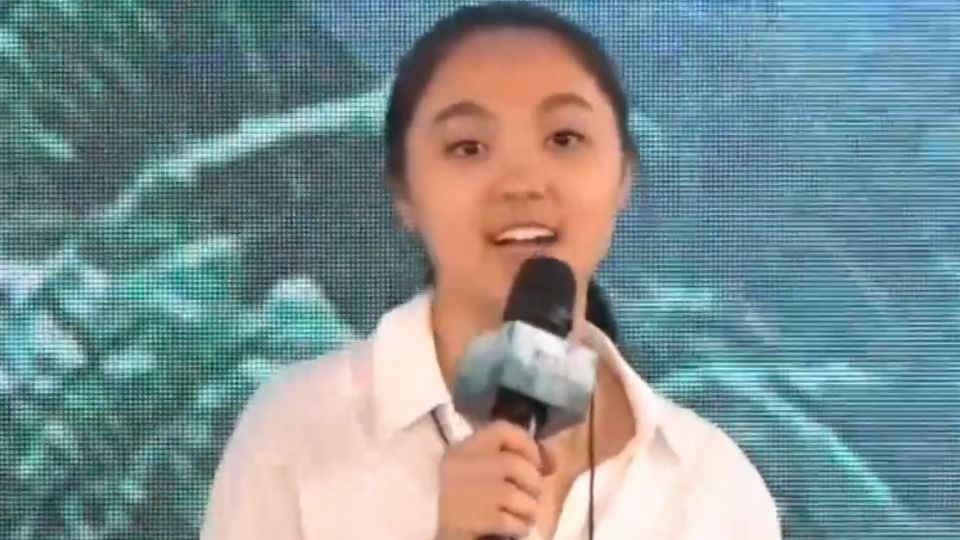 李連杰16歲女罕亮相 明眸大眼復刻利智