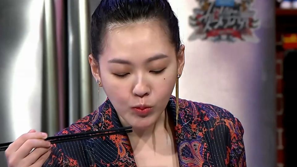 「姐姐好餓」首集就吃鱉 小S被黃渤利嘴逼瘋