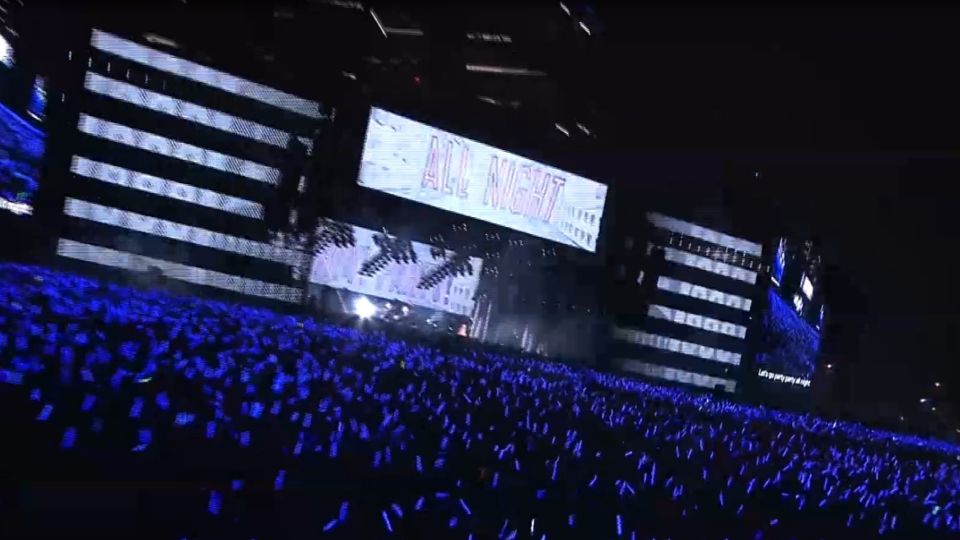 五月天開唱第二天 2萬人螢光棒海