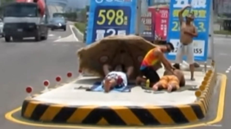 金曲樂團Matzka分隔島曬日光浴 挨批壞示範