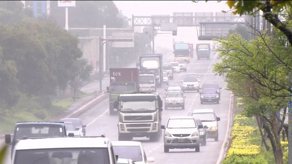 台東開車有潛規則！ 打方向燈「示意可超車」