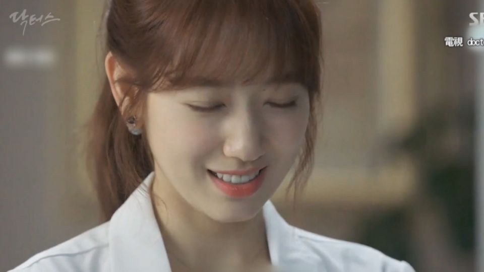 朴信惠演醫師露美甲 發文歉「別攻擊」挨批傲慢