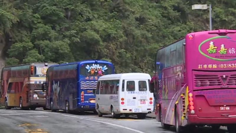 陸客不來遊覽車公司倒閉 司機集體告老闆