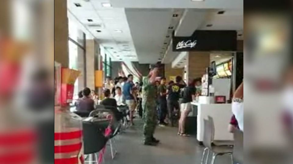 【影片】「我會用槍保護全國人民」國軍麥當勞真情告白 民眾拍手叫好