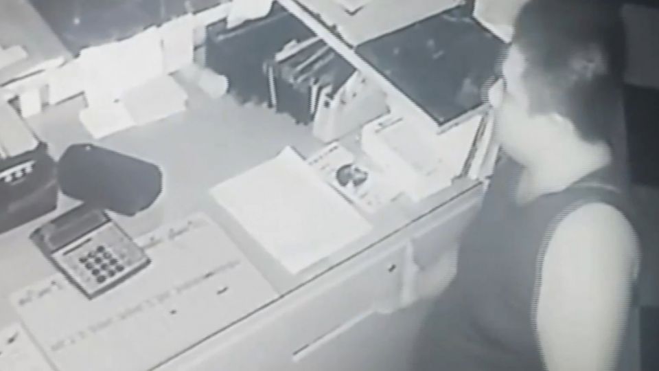 夜闖西門町髮廊 偷無錢誤觸警鈴倉皇逃