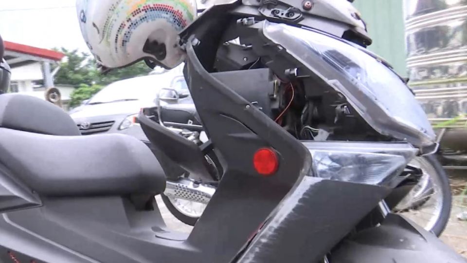 重機騎士載妻環島 閃落石摔車撞山壁亡