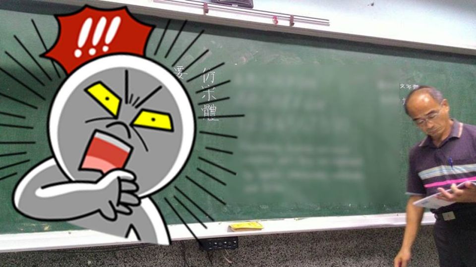 神手老師在黑板寫「工程字」 網友:根本印表機