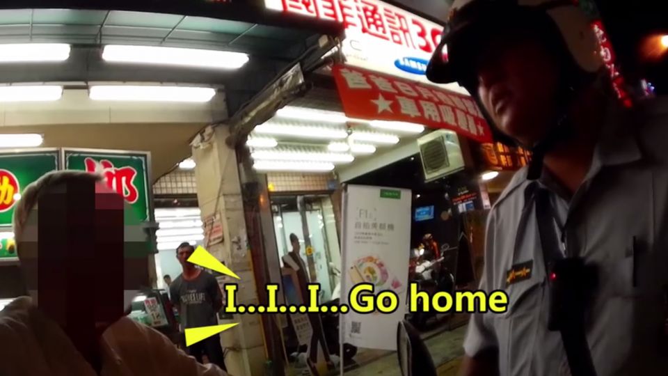 【影片】八旬翁遇酒測狂撂英文要「Go Home」網友:從頭笑到尾