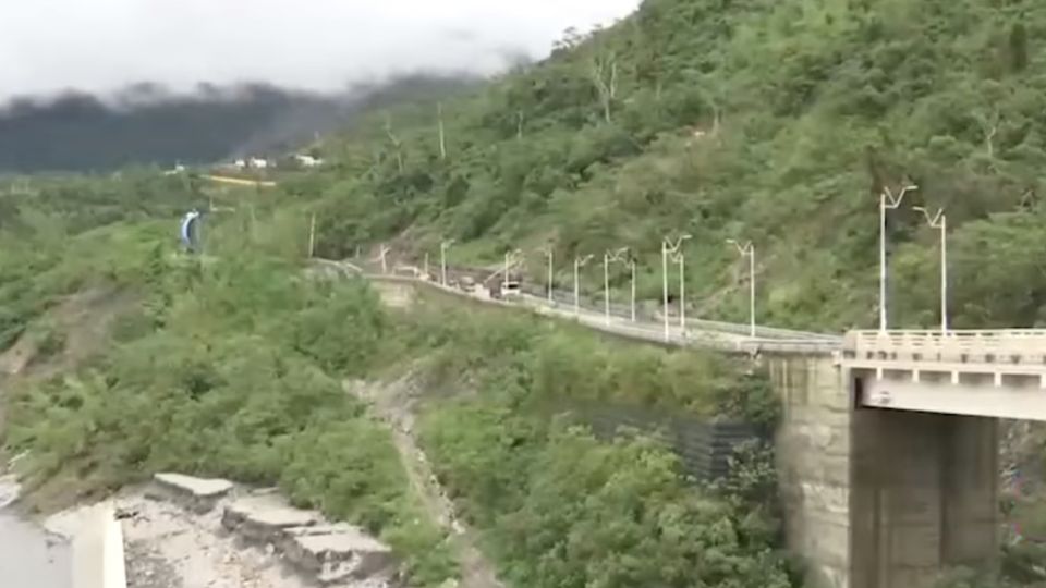 台9線、南橫公路多處落石 民眾急問：哪條路可走？