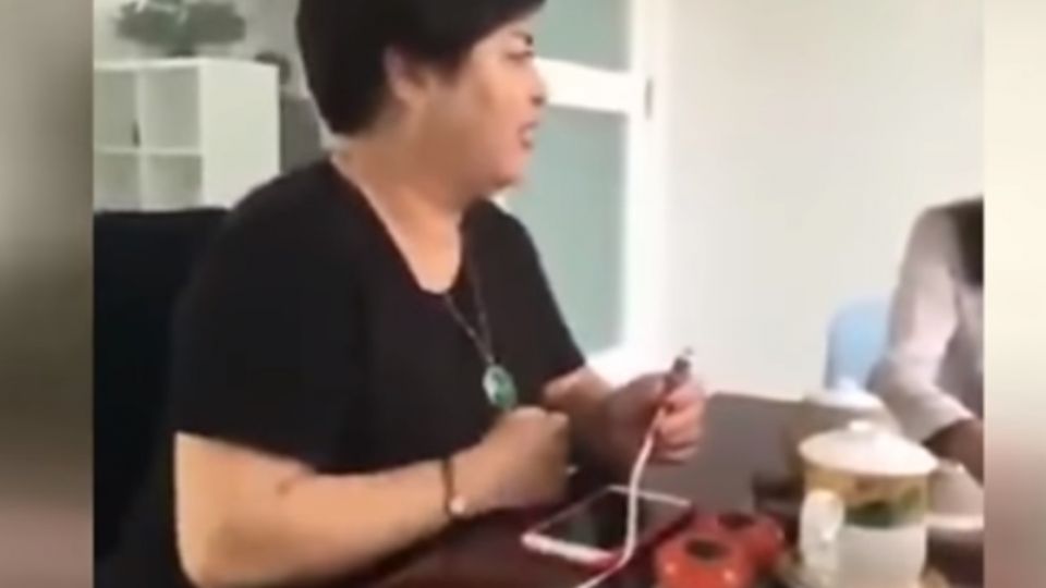 神推銷！賣保險大姐連習近平也搬出來